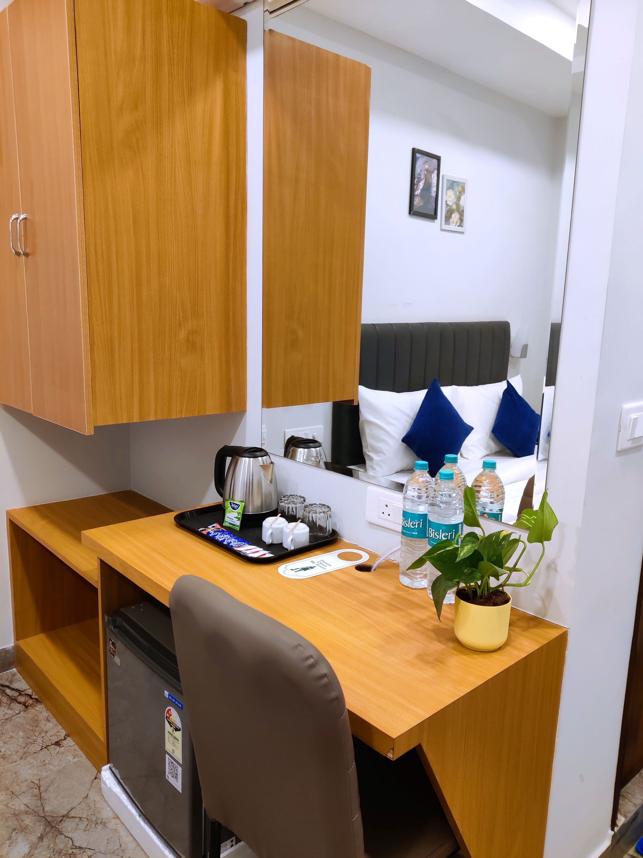Yellow Sapphire Hotel Gachibowli Deluxe Room 8