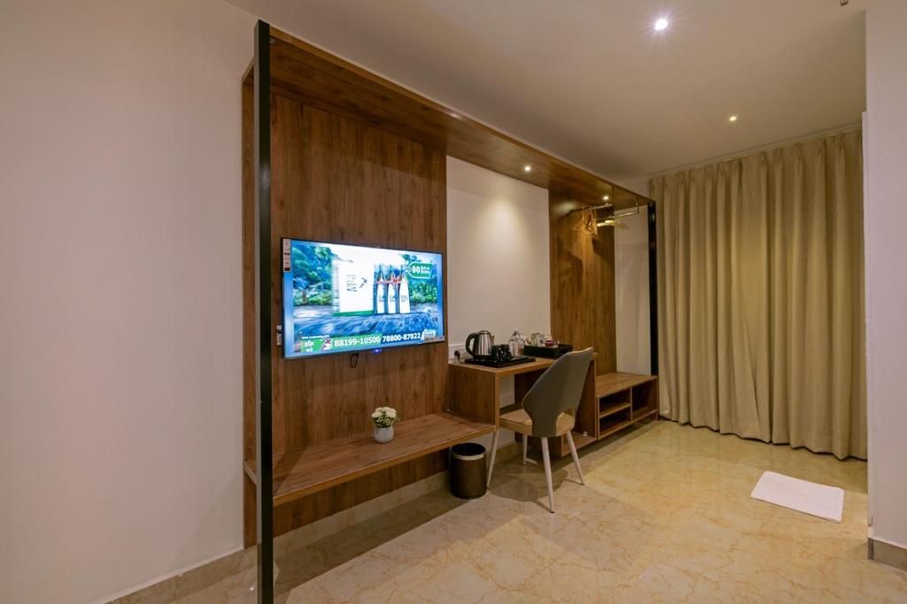 Hotel Grand Continent Gachibowli, US Consulate, Hyderabad Deluxe Twin Bed 3