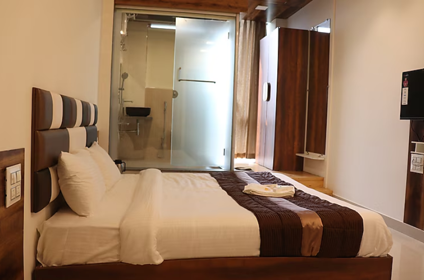 SUPER DELUXE (DOUBLE) AC