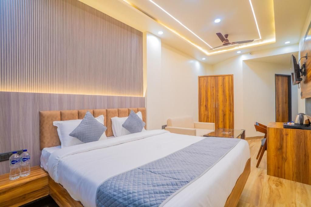 Hotel De Grand Dwarka Deluxe Room 5