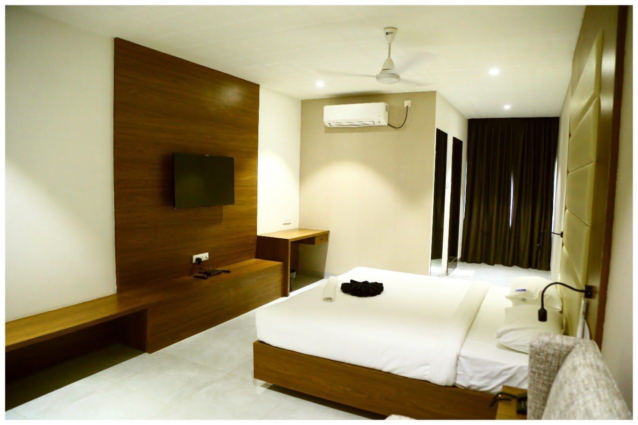 Hotel Tulips Grand Luxury Room 3