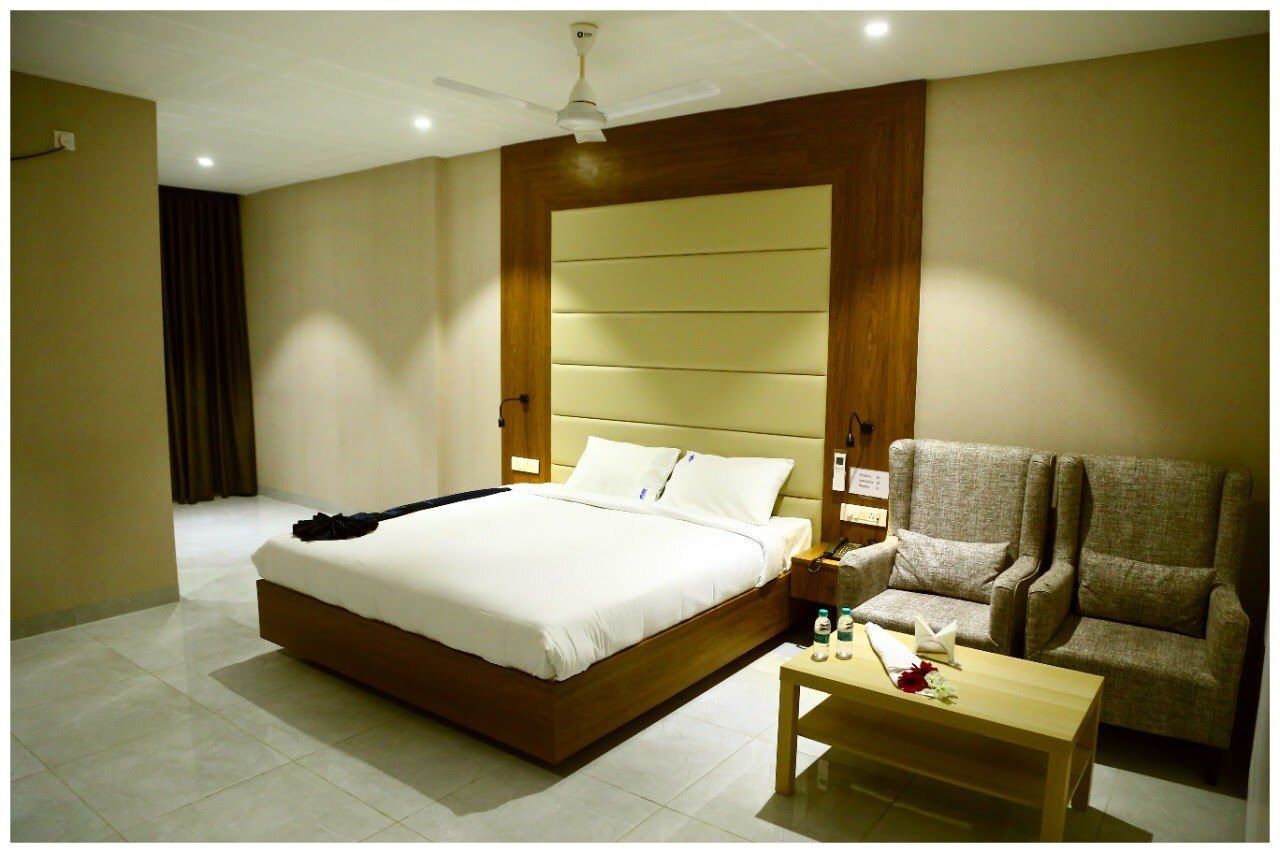 Hotel Tulips Grand Luxury Room