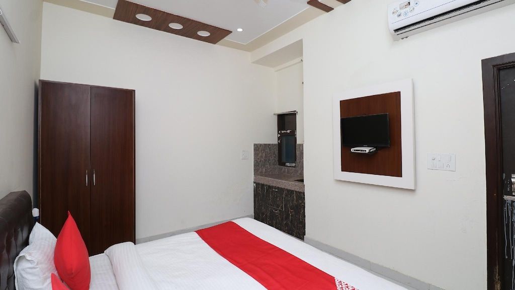 Vrinda Dham Deluxe room 3