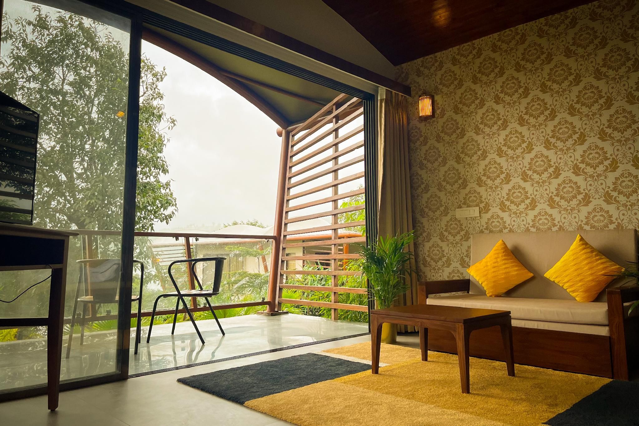 Cottage with Balcony