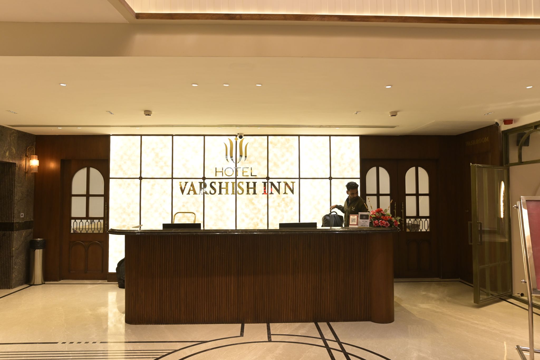 Hotel Varshish Inn , Bhopal