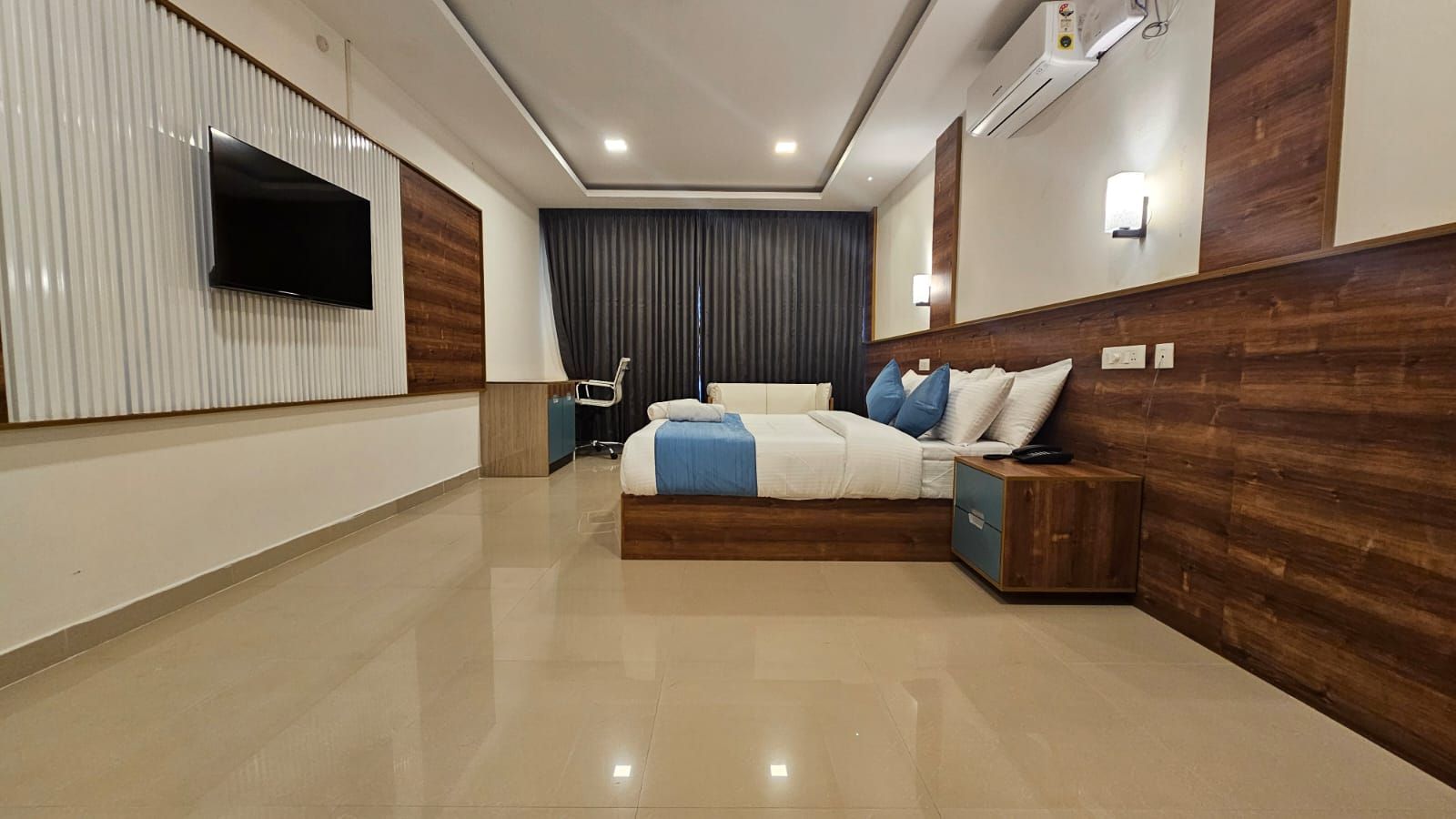 West Bay Marisol Executive Room 5