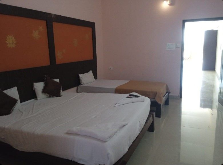 GRAND JP INN 3 BED NON AC DELUXE ROOM 6