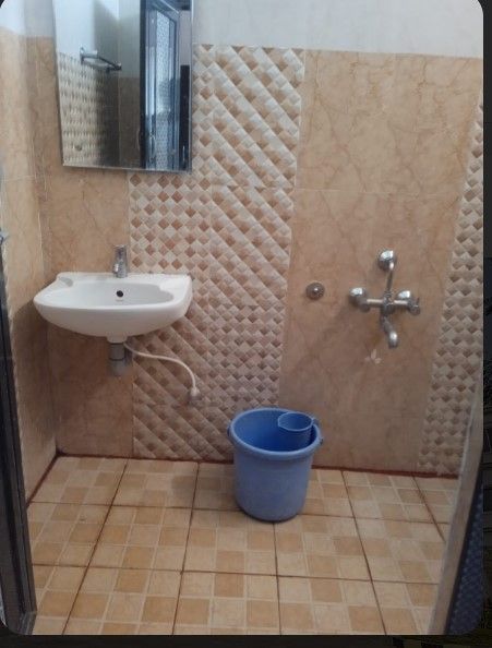 GRAND JP INN 3 BED WITH AC DELUXE ROOM 8