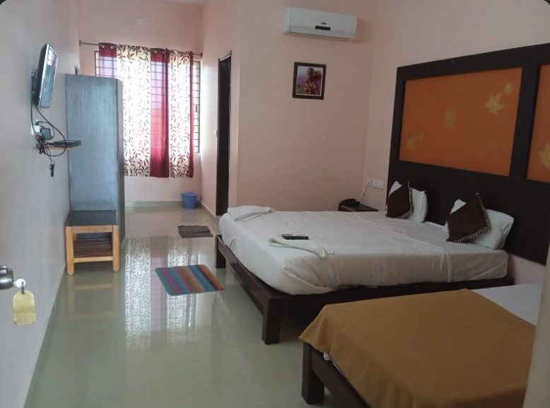 GRAND JP INN 3 BED WITH AC DELUXE ROOM