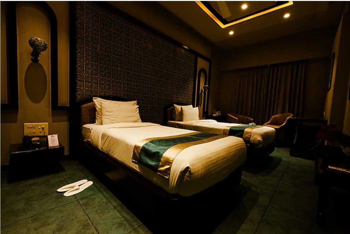 Deluxe Room twin bed