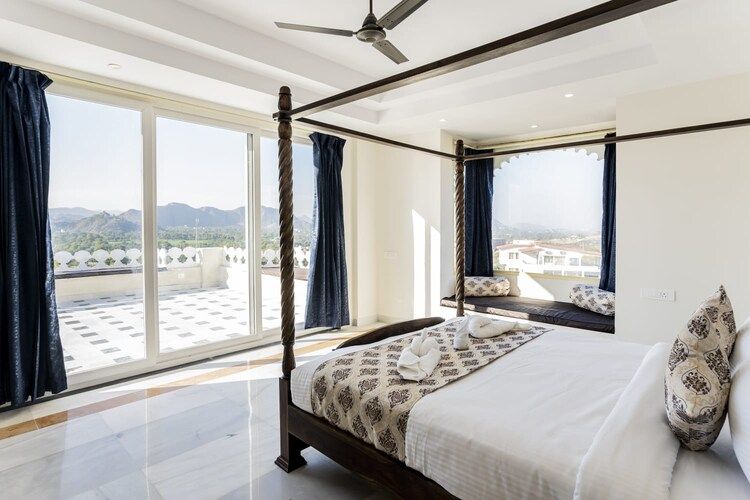 Junior Suite with Bathtub and Terrace