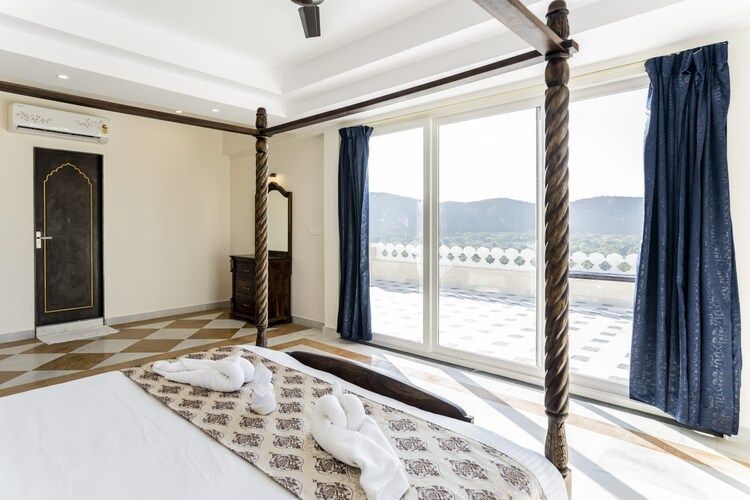 Junior Suite with Bathtub and Terrace