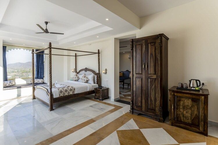 Junior Suite with Bathtub and Terrace