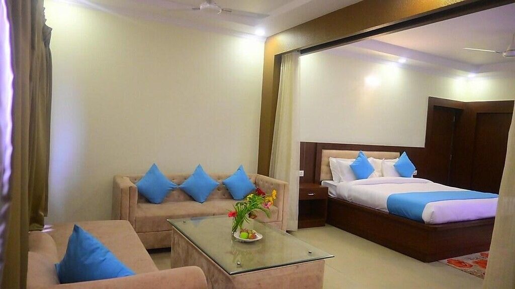 UTSAV HOTEL AND RESORT Premium Room 2