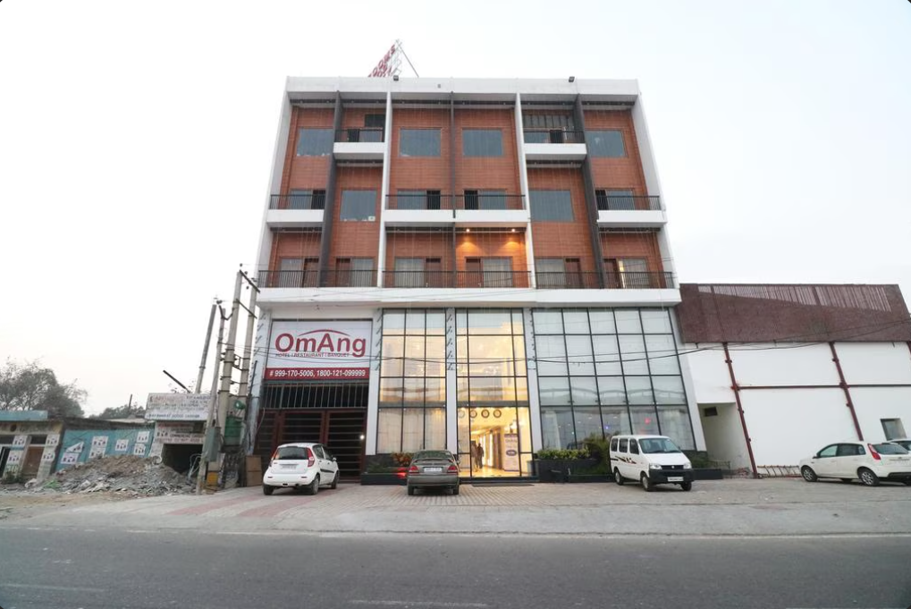 Omang Hotel & Banquets
