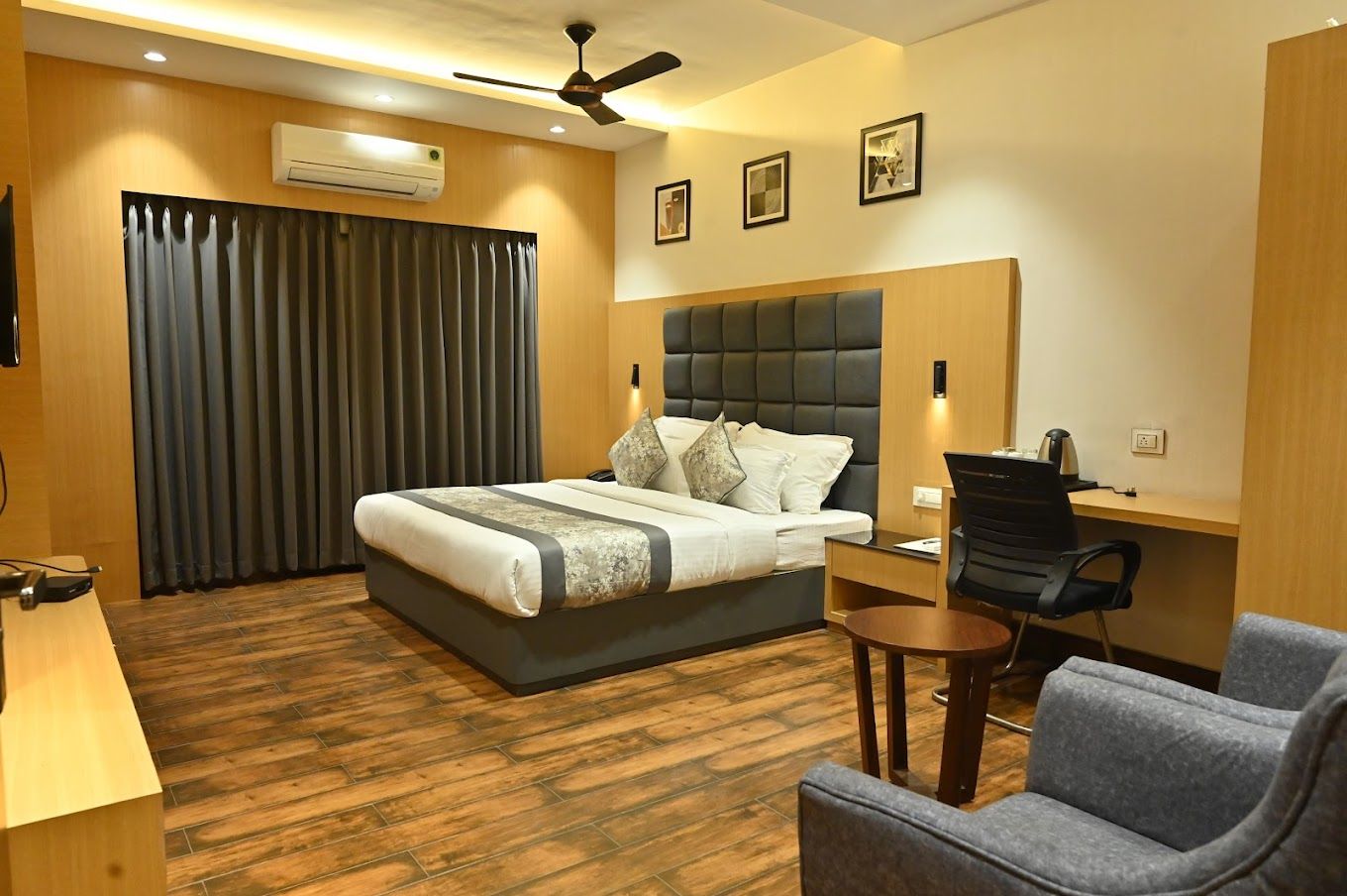 The Royal Residency Suite Room With City View 3