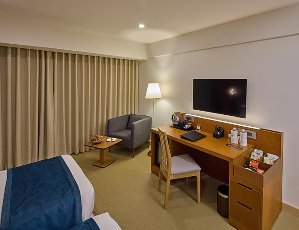 Grand Premier Twin Canal View Room