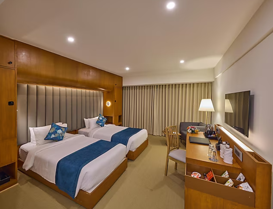 Grand Premier Double Canal View Room