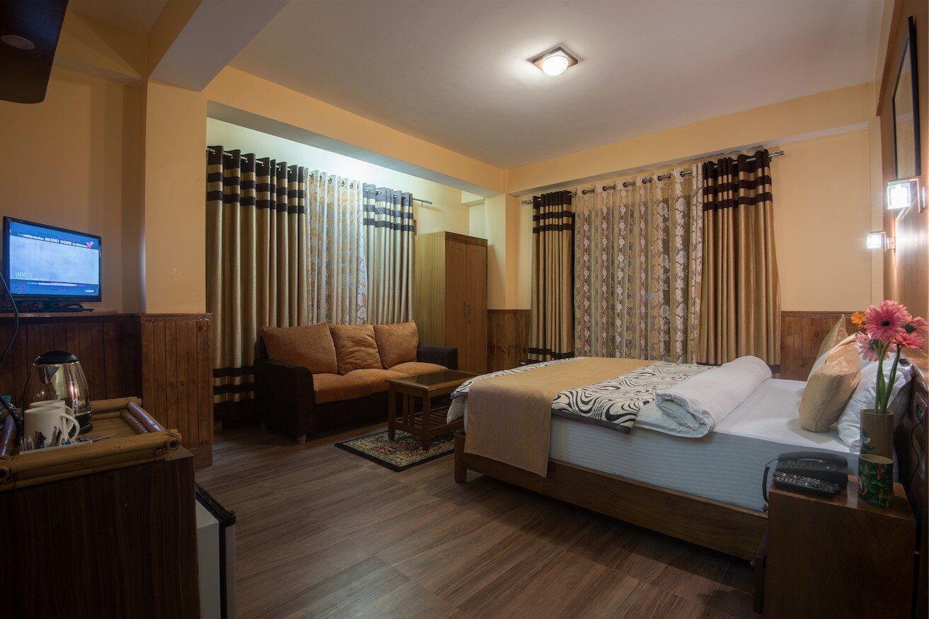 Deluxe Mountain View Room with Hill View