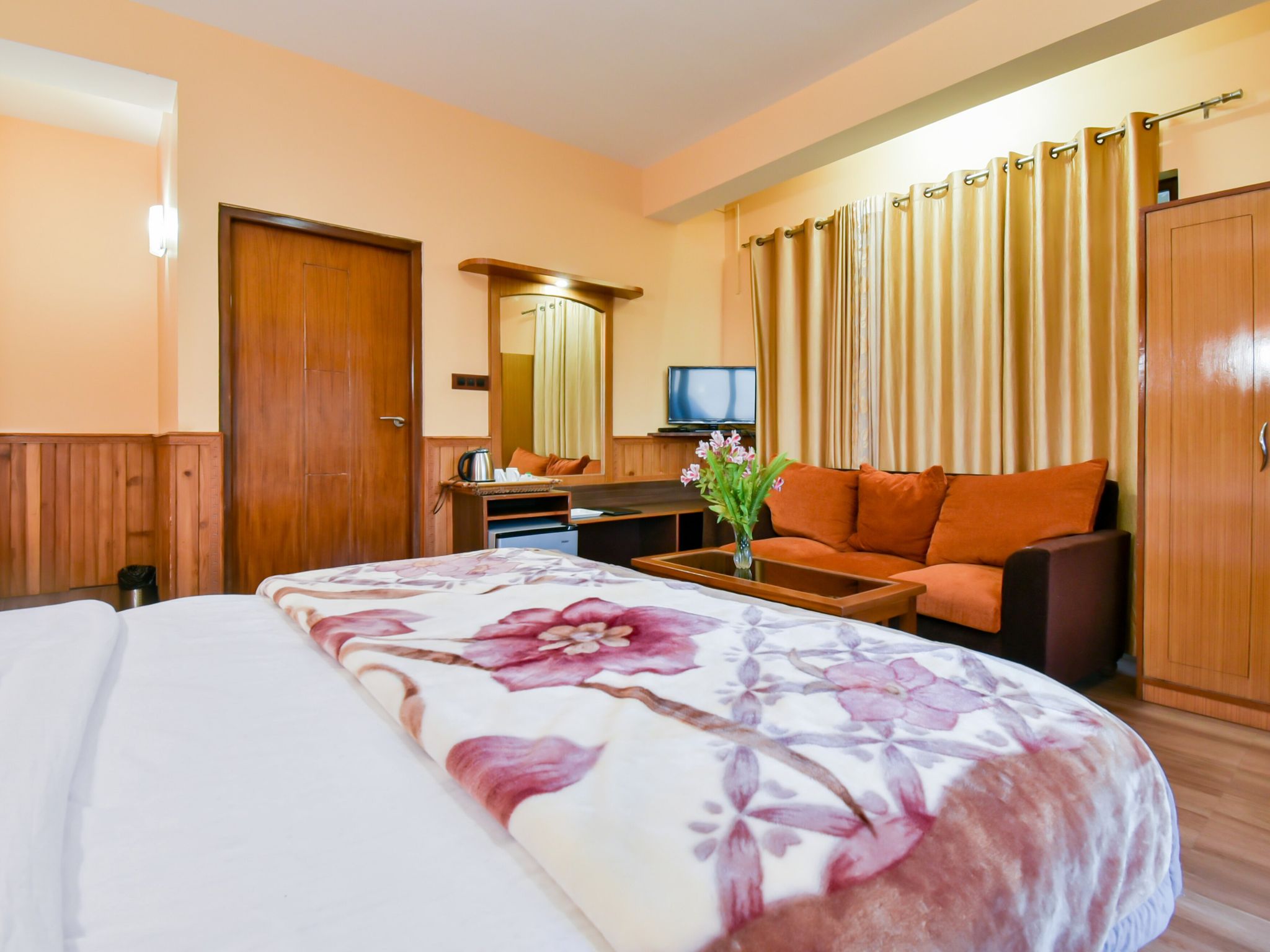 Attic Executive Room with Hill View