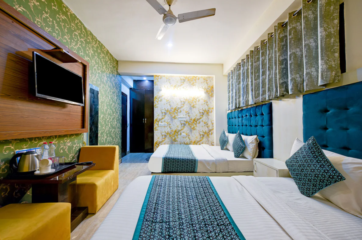 Hotel Classic Plaza @ Airport Superior Triple Room, 1 Bedroom 2