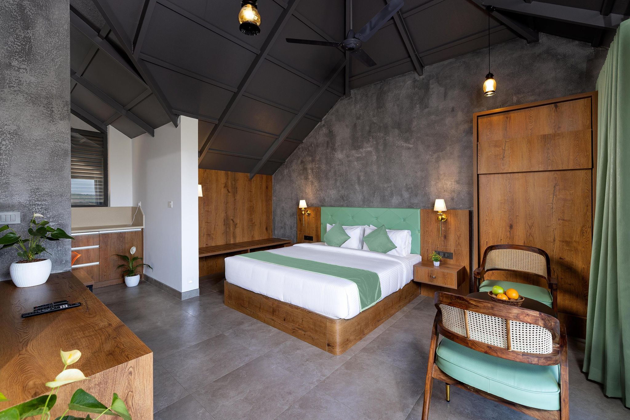 Honeymoon Suite with Balcony