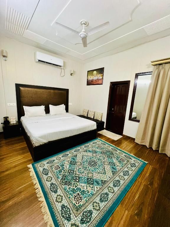 Temple View Inn Deluxe King Room 3