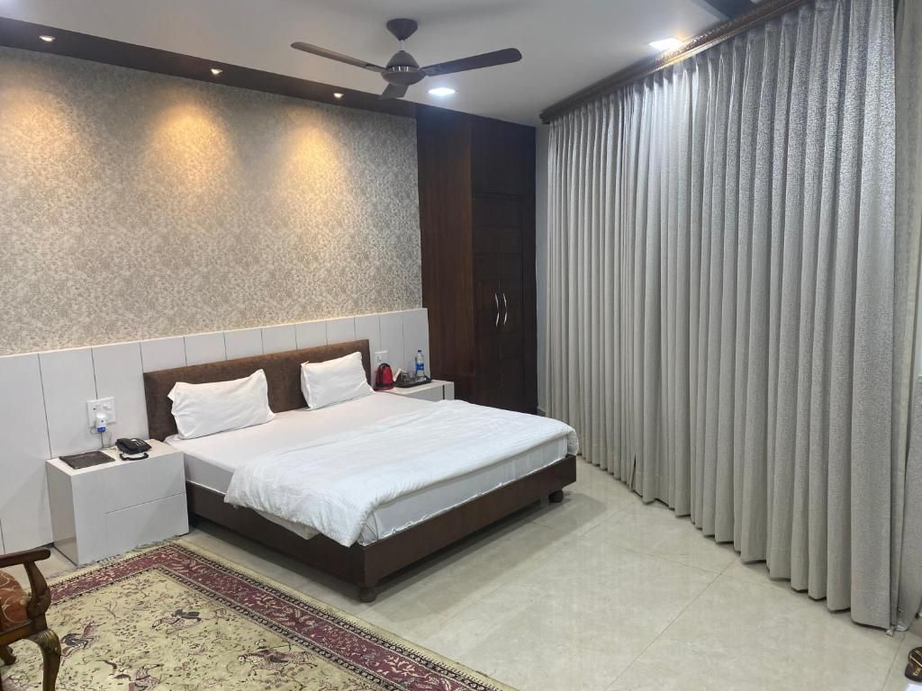 Temple View Inn Deluxe Room 5