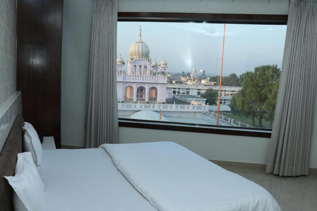 Temple View Inn Deluxe Room 3