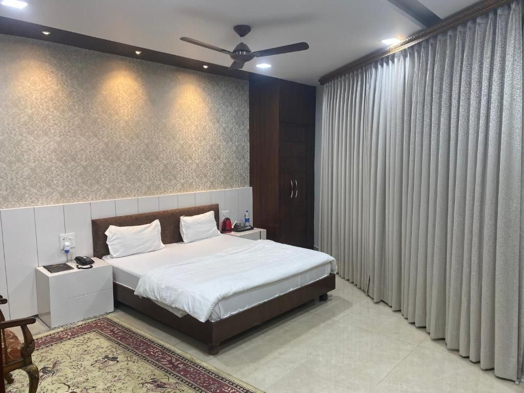 Temple View Inn Deluxe Room 6