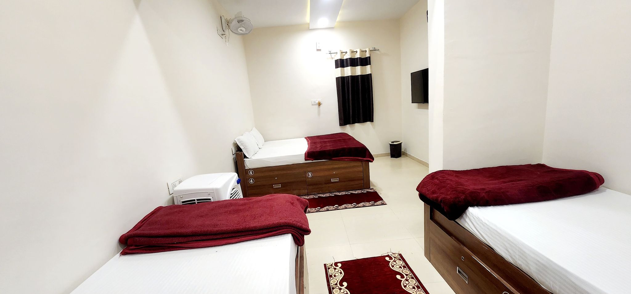 4 BED AC FAMILY ROOM