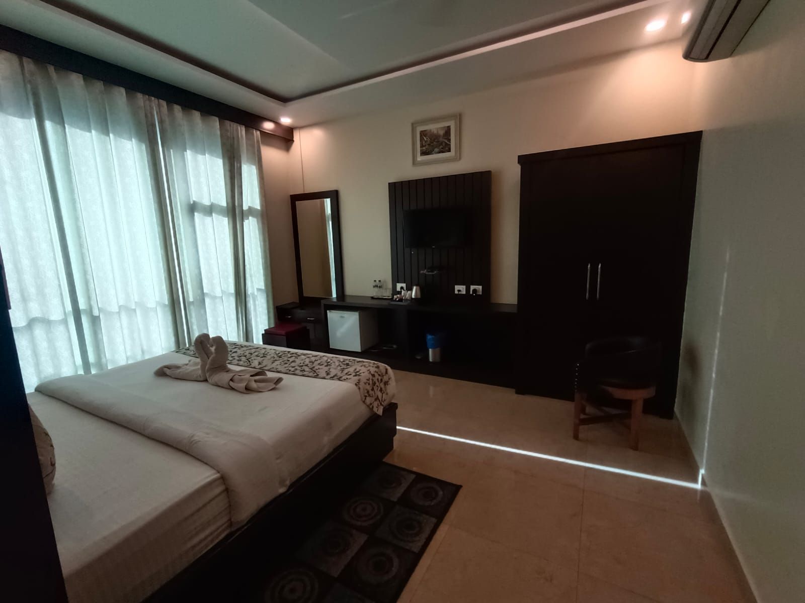 Hotel Sapphire Inn Suite Room 7