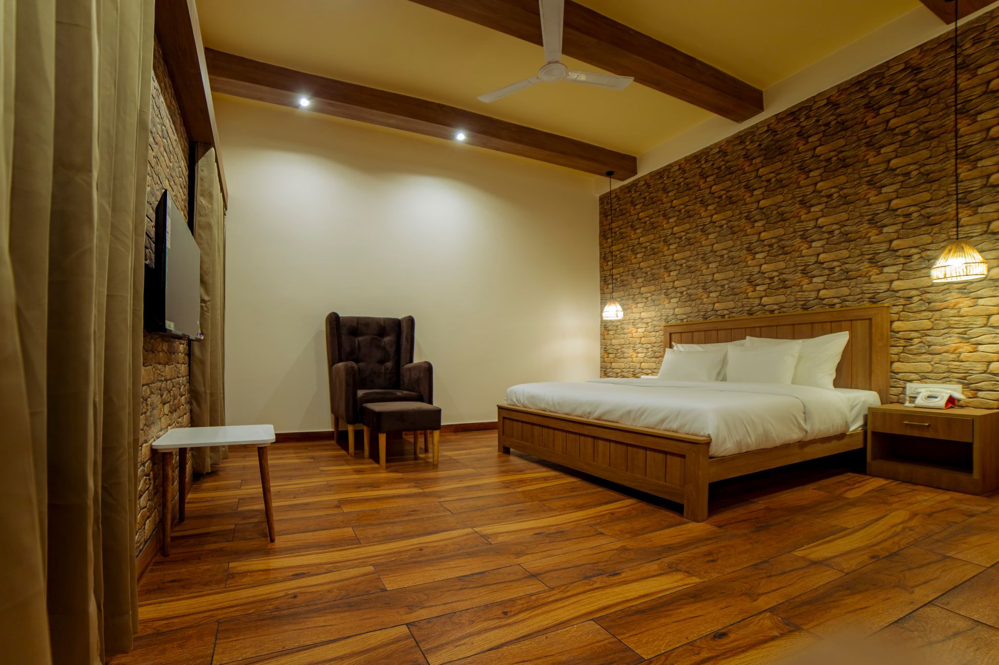 Deluxe Pool View Room