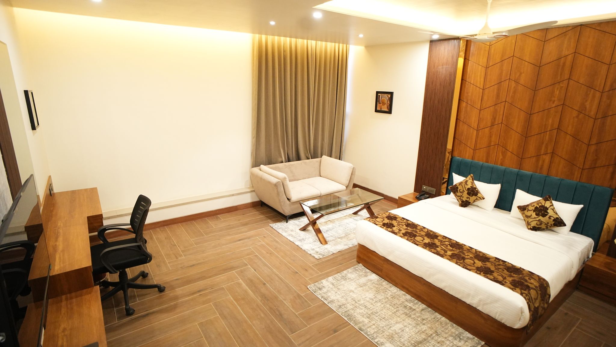 Enrise by Sayaji, Vidisha Deluxe Room 4