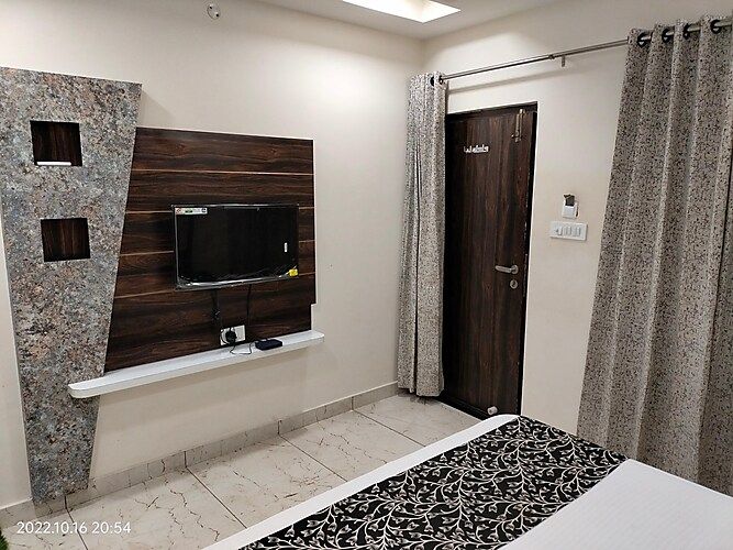 JP FARM DELUX AC ROOM 8