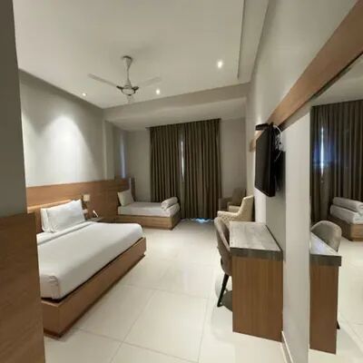 Hotel Golden Orchid Super Deluxe Room with Glass Shower Cabinet