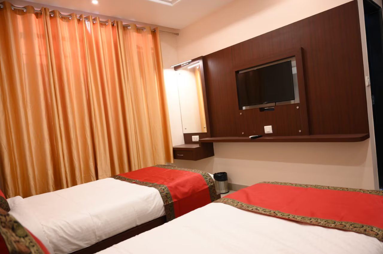 Hotel The Grand by Nexottel Deluxe Room 2