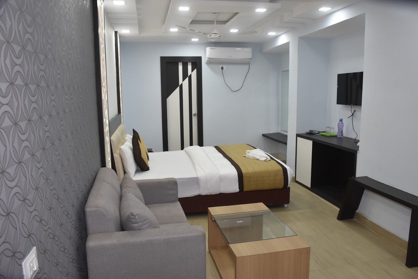 Aditya International, Motihari Super Deluxe AC Room