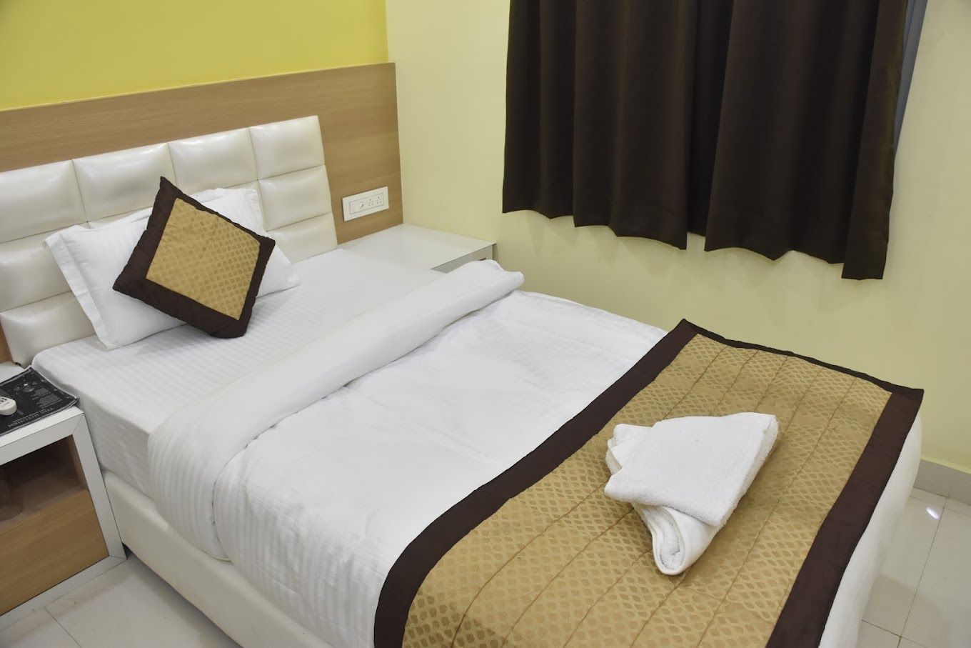 Aditya International, Motihari Deluxe AC Room 4