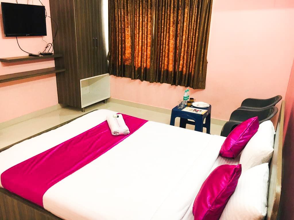 Hotel Golden Suites Deluxe Non Ac Room 4