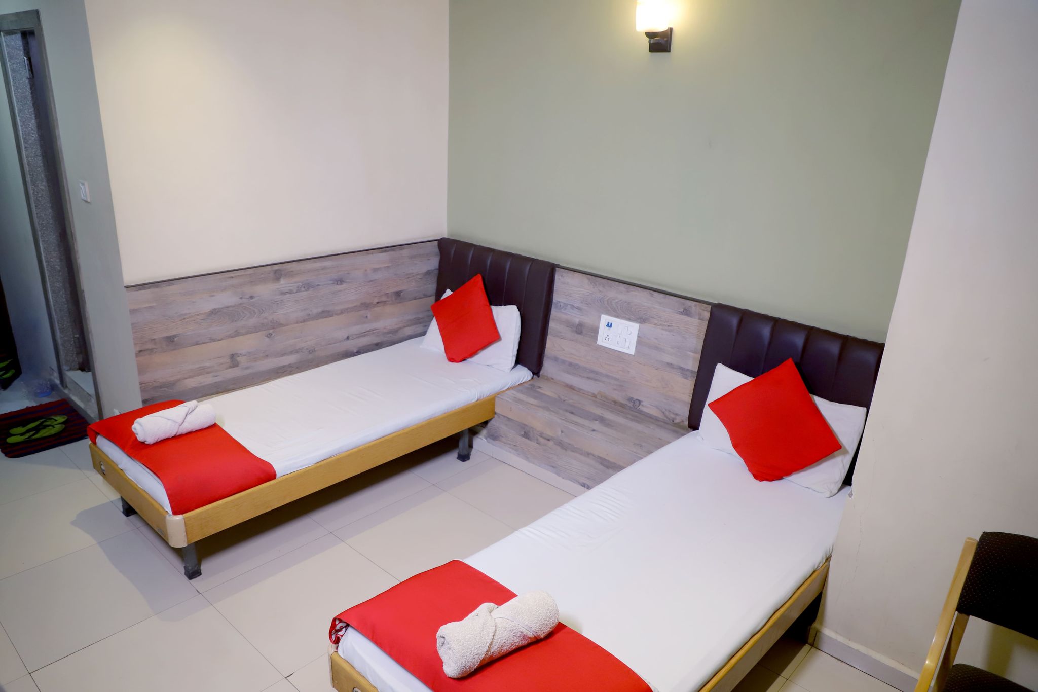 Hotel Mansi Superior Twin Room 4