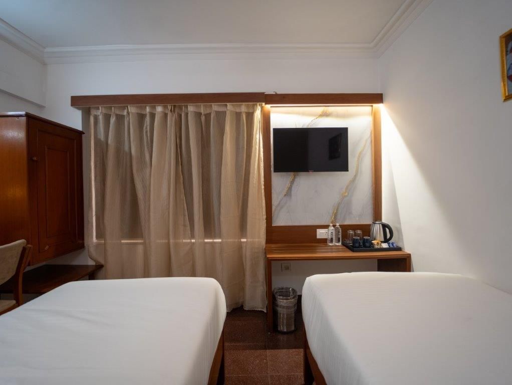 Hotel Pravasa Stay Superior Room 5