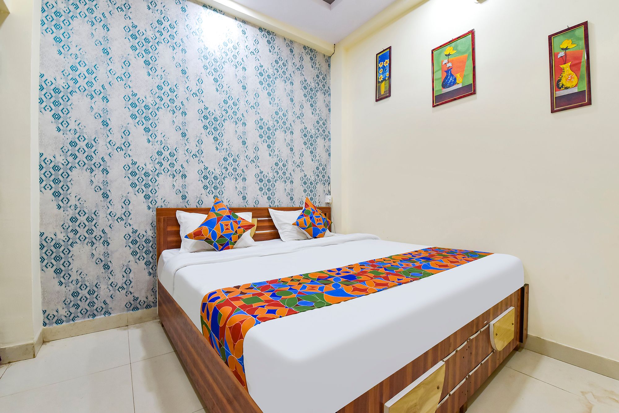 FabHotel Mahakal Shikhar Darshan Four Bed AC Room