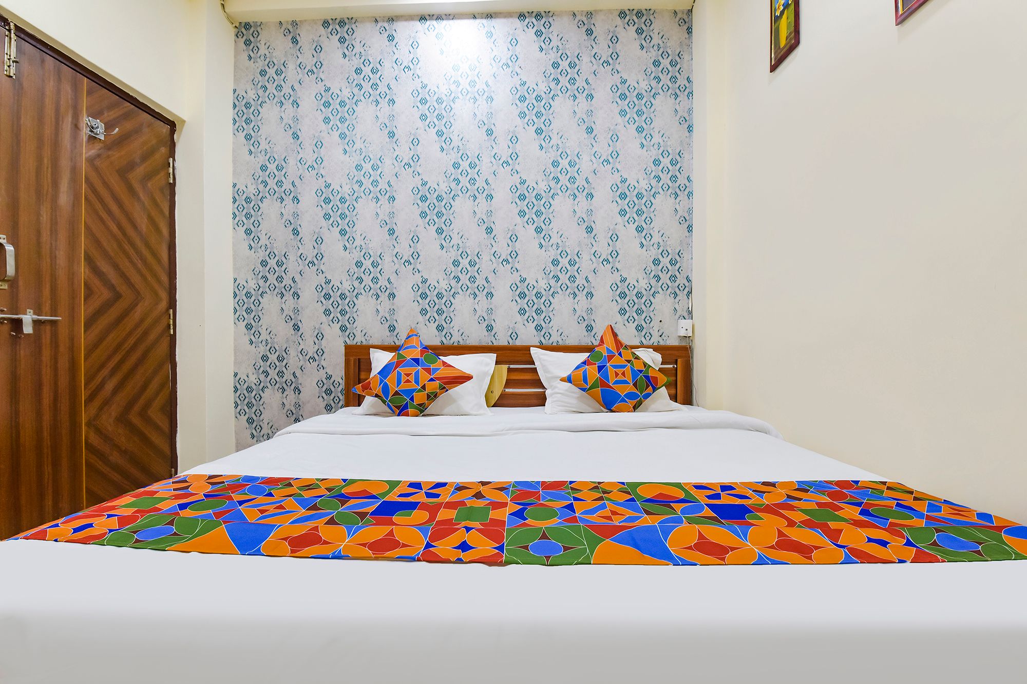 FabHotel Mahakal Shikhar Darshan Four Bed AC Room 2