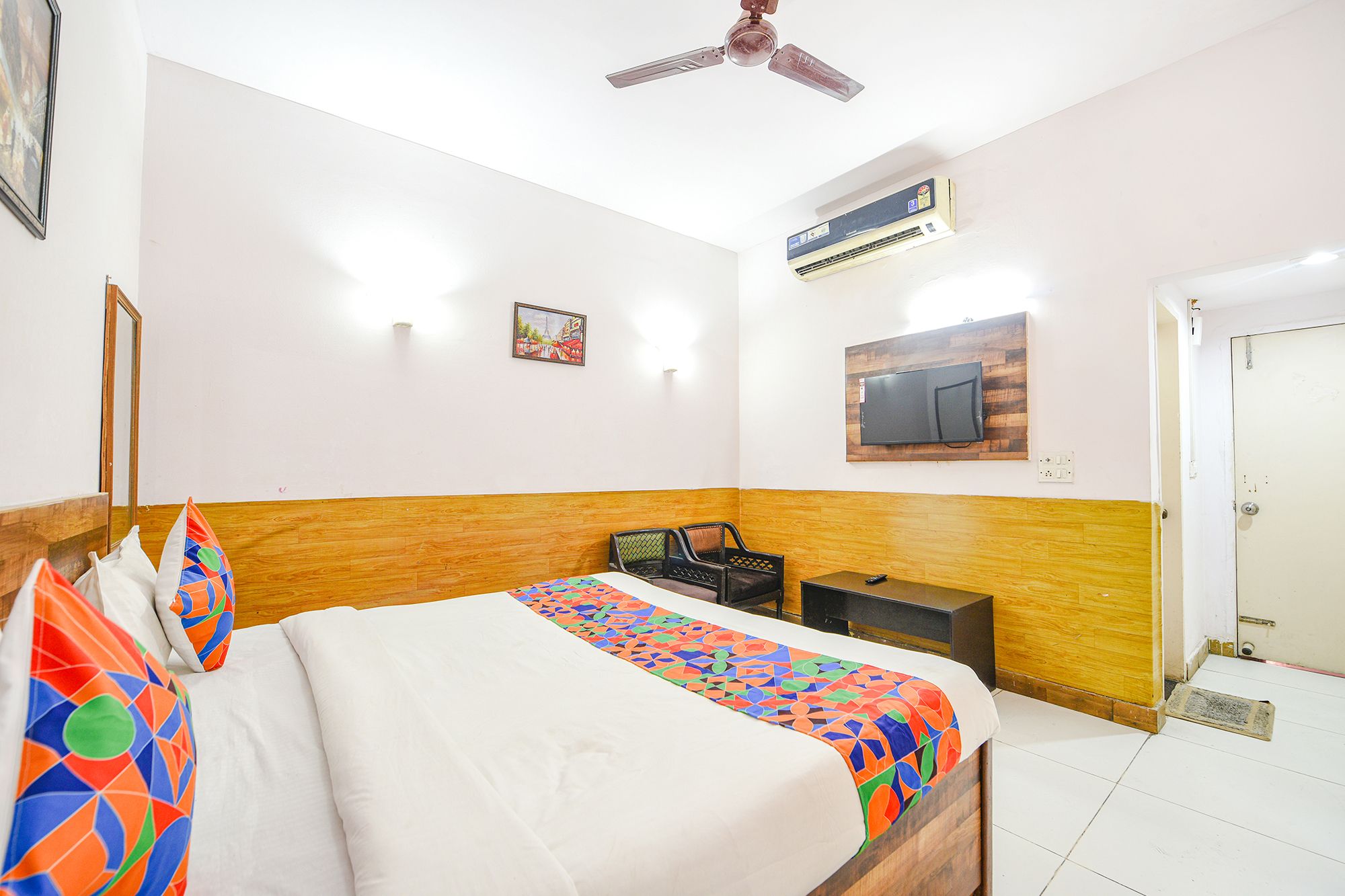 FabHotel Luxury Retreat Deluxe Room 2