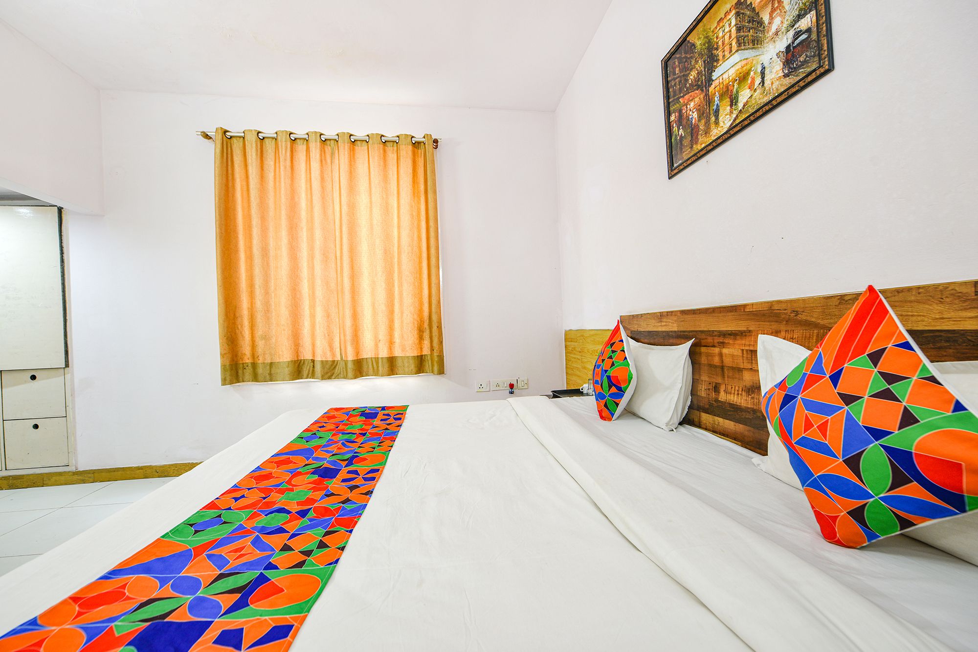 FabHotel Luxury Retreat Deluxe Room 3