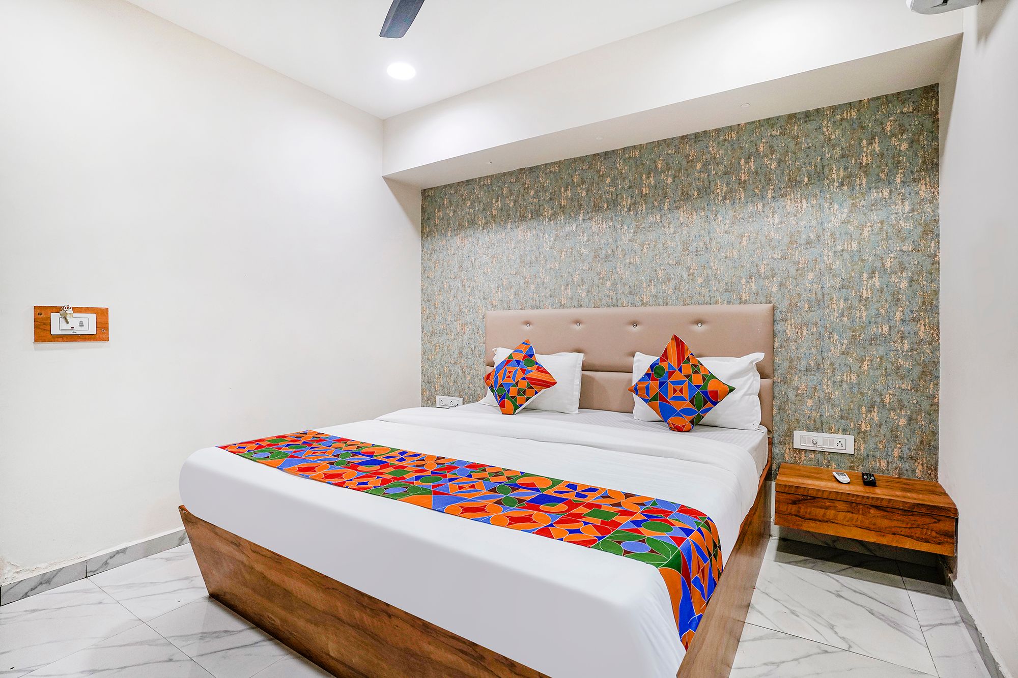  FabHotel SR Naroda Deluxe Room 3