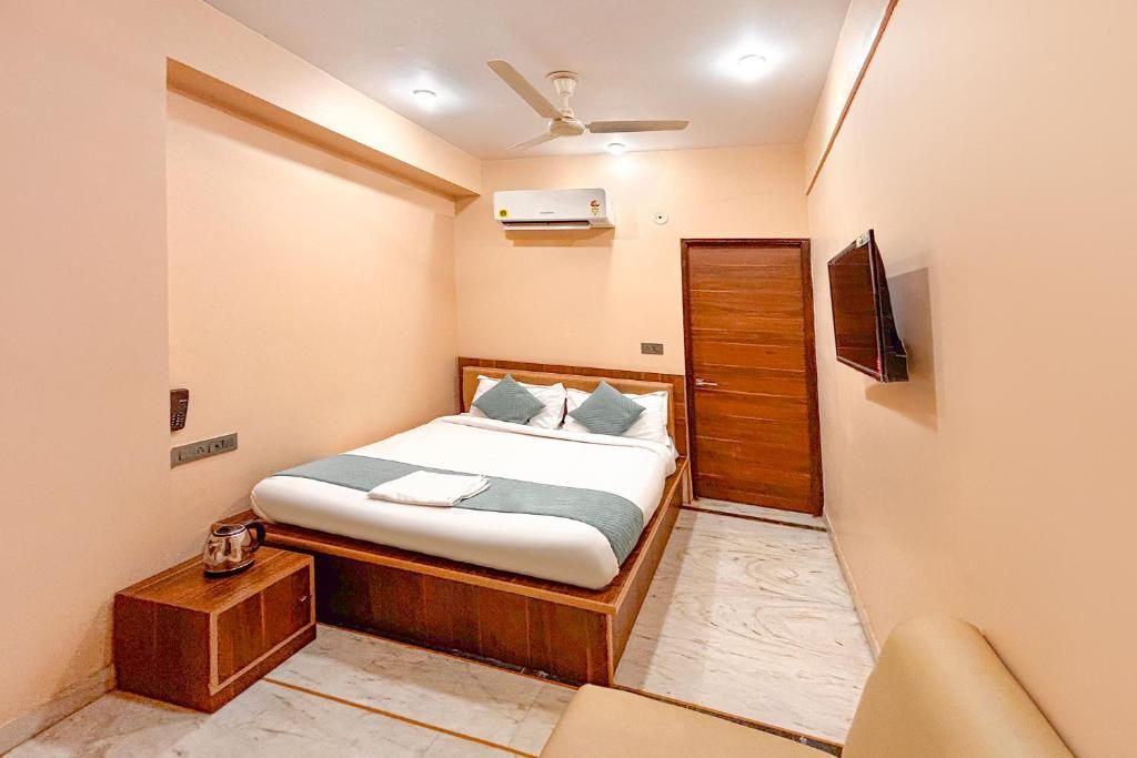 FabHotel Pearl Square Deluxe Room 2