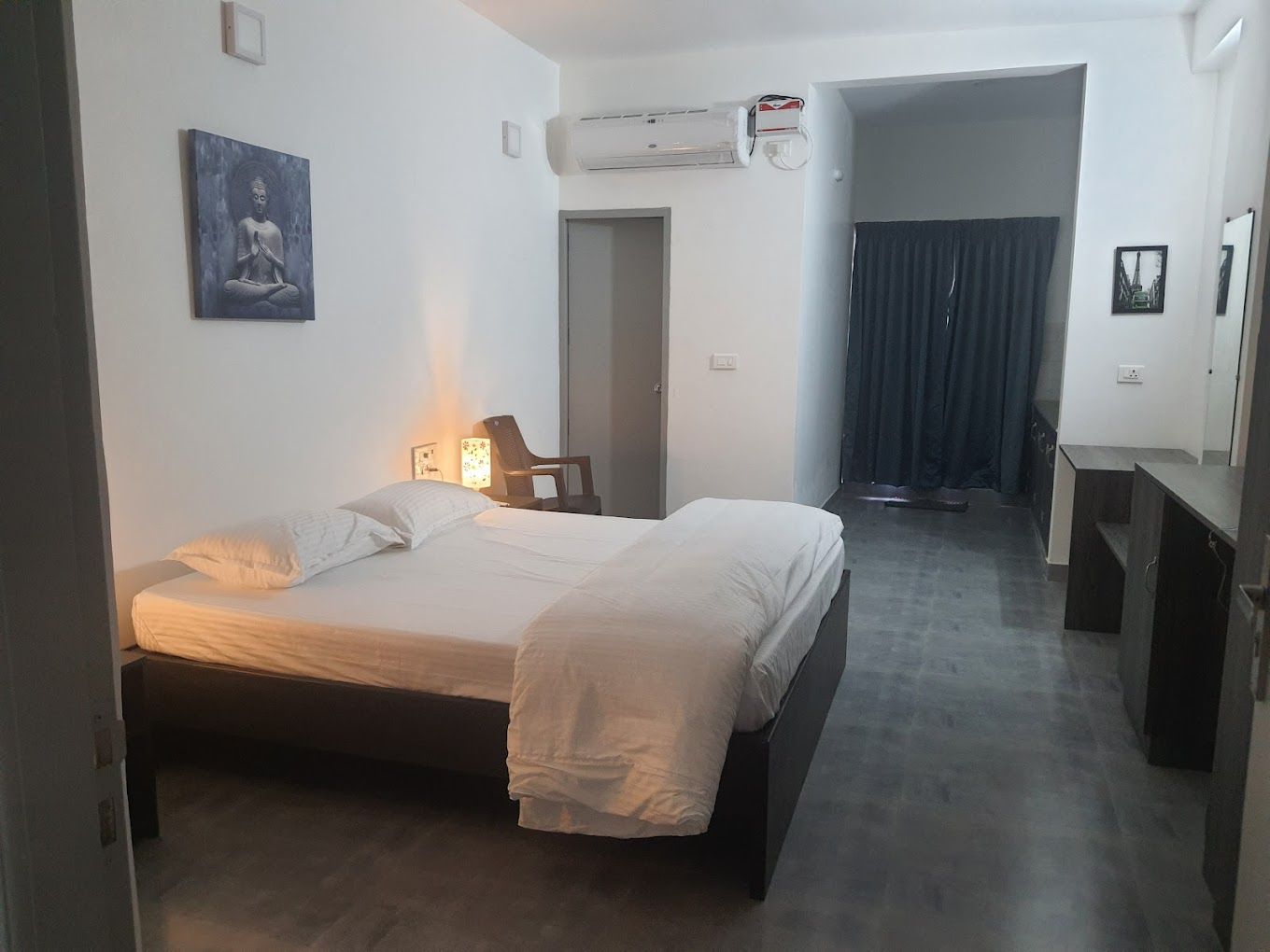 Deluxe Queen Room AC