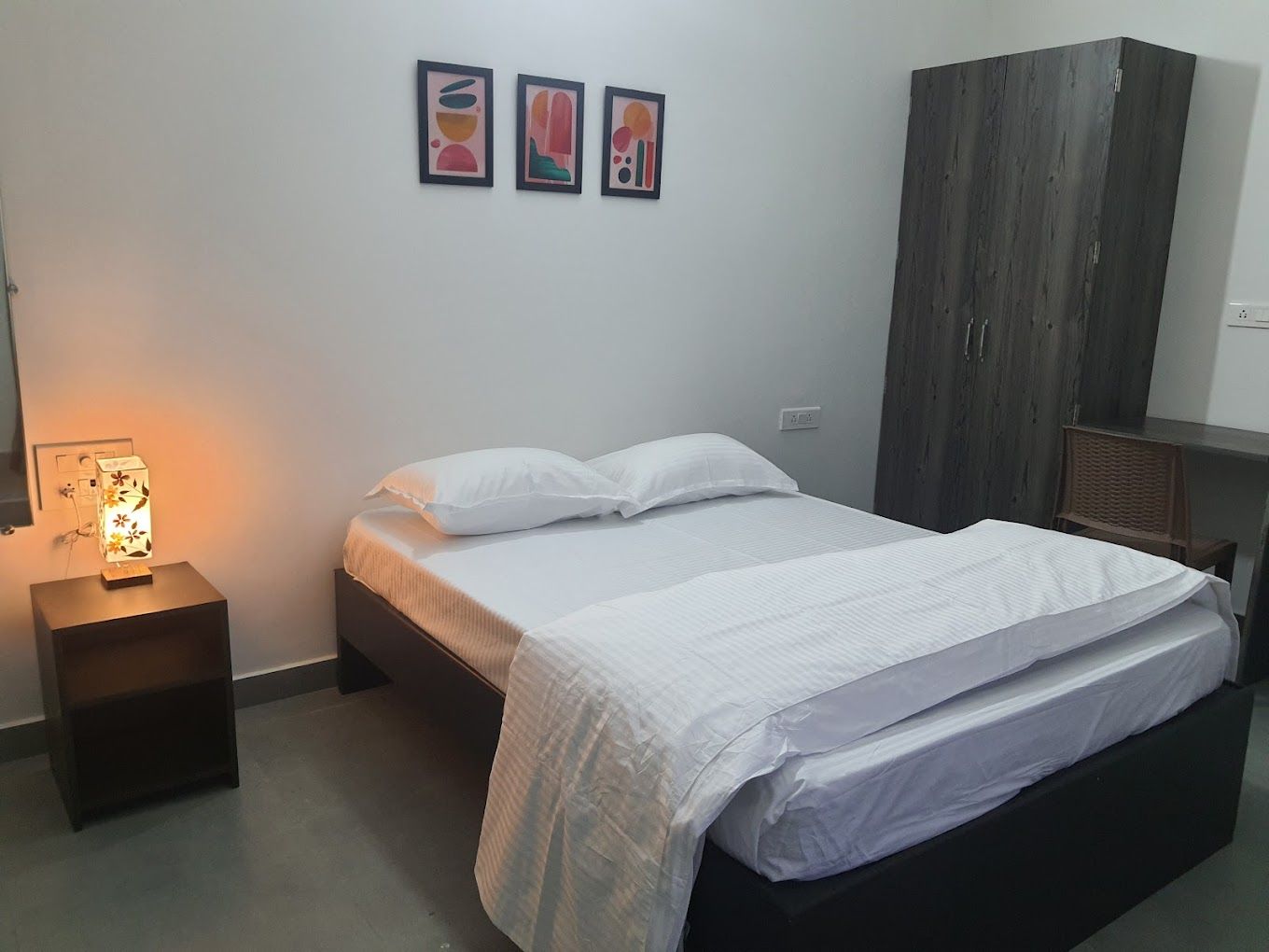 Deluxe Queen Room AC